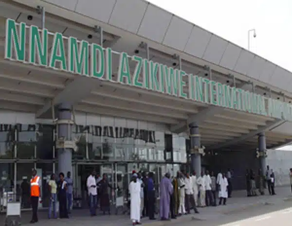 Passengers Panic as Air Peace windshield breaks at Abuja Airport