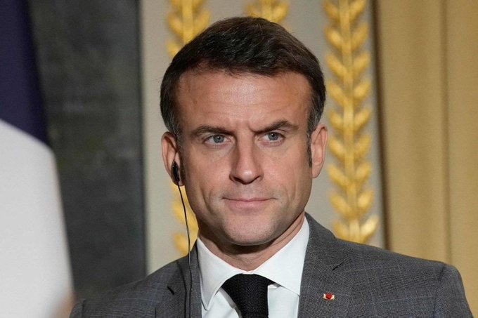 Gjby1OkW8AEots9 Emmanuel Macron